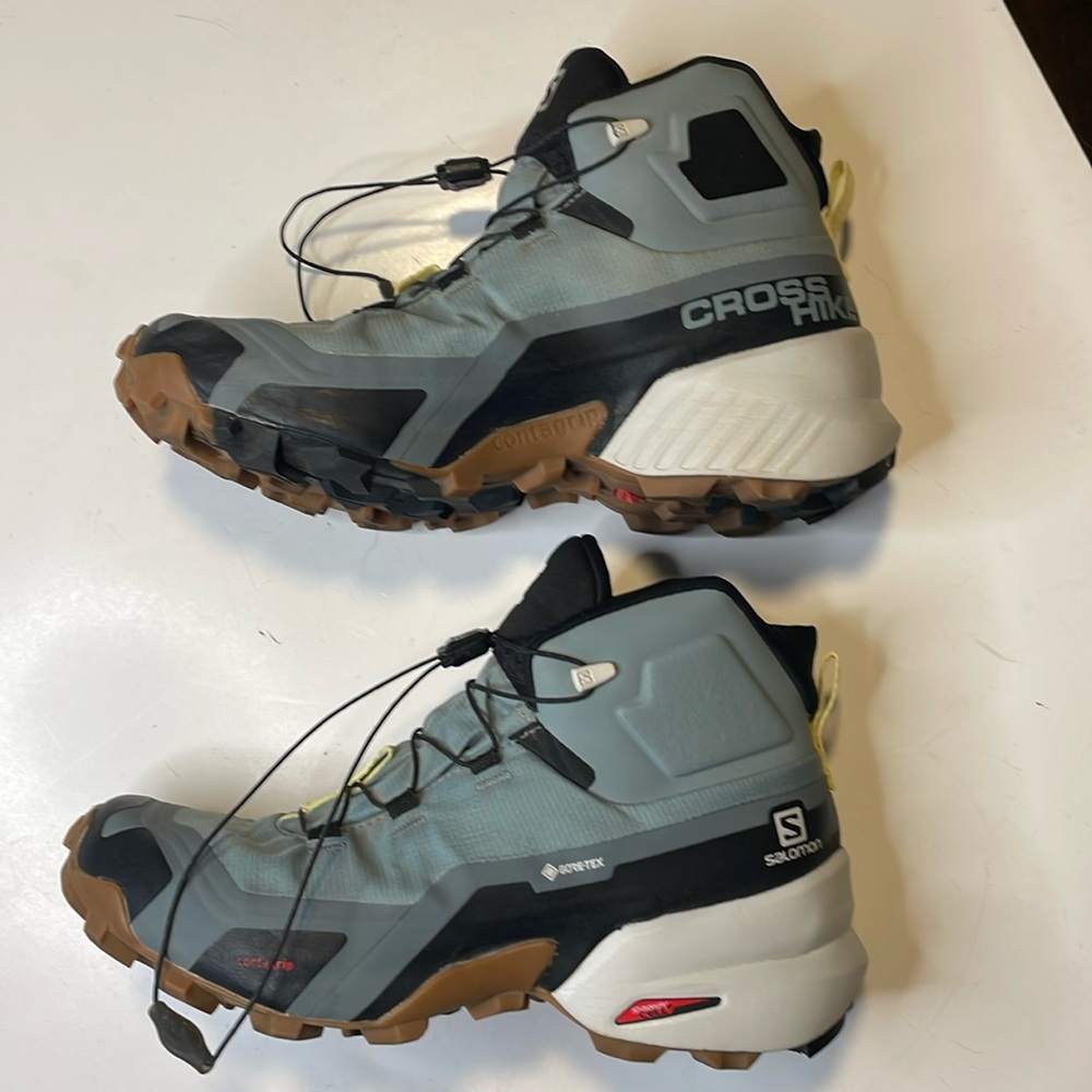 Salomon cross hike boots are in excellent condition. Size 6.5 womens.